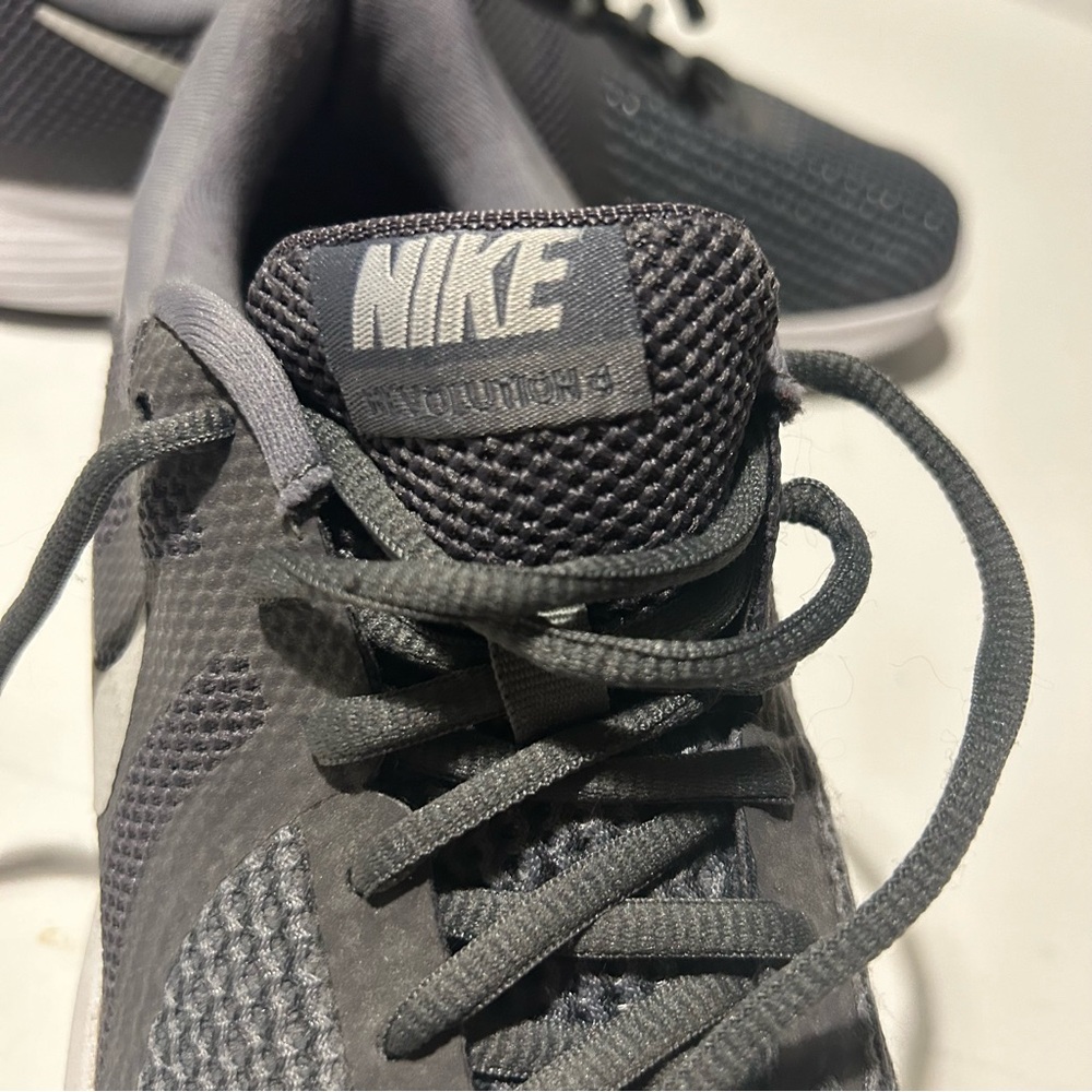 New! Nike RevolutionRunning Shoes Size 9 - Picture 10 of 14